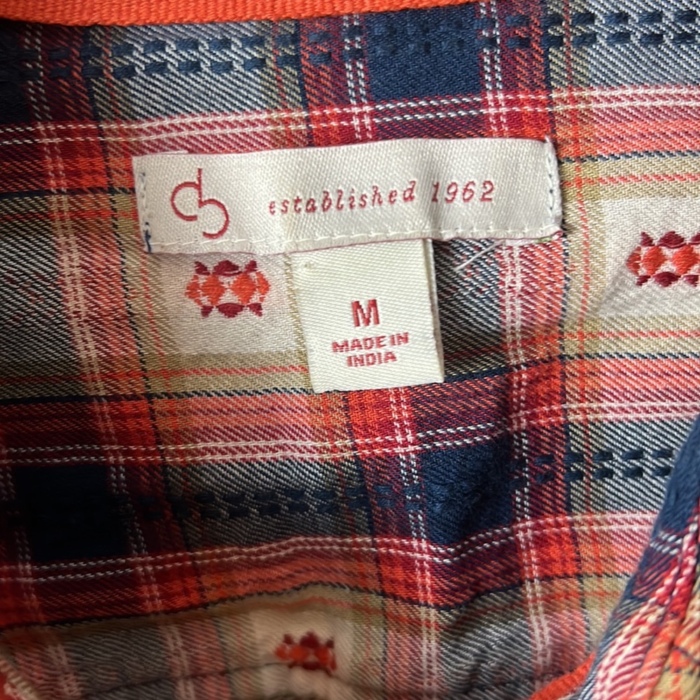 Red plaid button down size medium - Picture 4 of 5